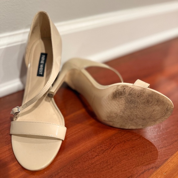 Heels - Picture 3 of 4